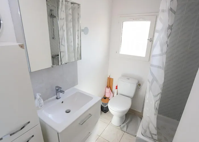 Holiday home Cyprien Jolie Maison Climatisee Avec Grande Terrasse